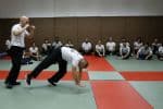 32-Cours-de-Krav-Maga-septembre-2019-Agresseur-qui-pousse-dans-le-dos