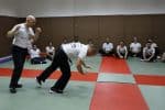 33-Cours-de-Krav-Maga-septembre-2019-Agresseur-qui-pousse-dans-le-dos-avec-roulade-1