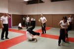 38-Cours-de-Krav-Maga-septembre-2019-Exercice-avec-agresseur-qui-pousse-dans-le-dos-1