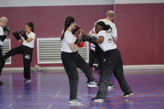 stage-krav-maga-self-defense-courbevoie-la-garenne-colombes-25-combat-souple-fille
