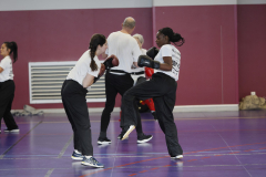 stage-krav-maga-self-defense-courbevoie-la-garenne-colombes-26-combat-souple-groupe-fille