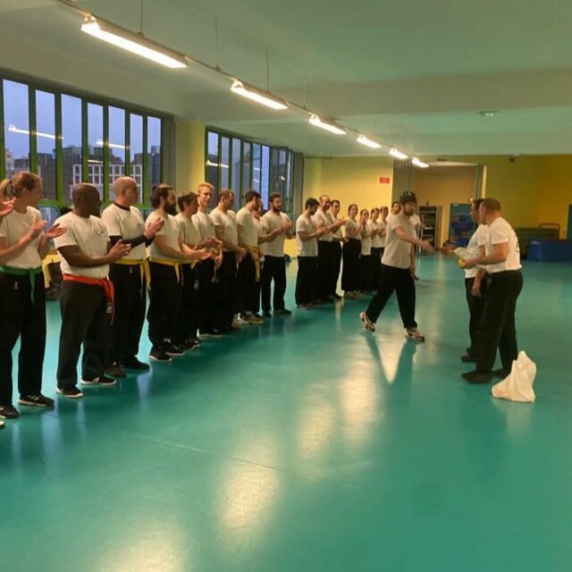 Remise des ceintures jaunes 🎗 pour les pratiquants ayant réussi leur passage de grade ! 
Bravo à tou