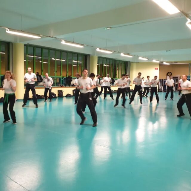 Cours débutant jaune/orange ce soir à Courbevoie #akmd92
